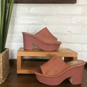 M4DE - Ruse Apricot Platform - NWOB